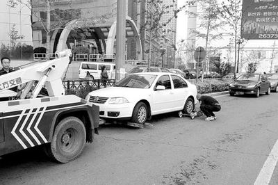 上海交警违停处理新举措 先拖移后通知，提升执法效率与道路畅通